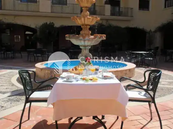 (11) Hotel na sprzedaż w Marbella