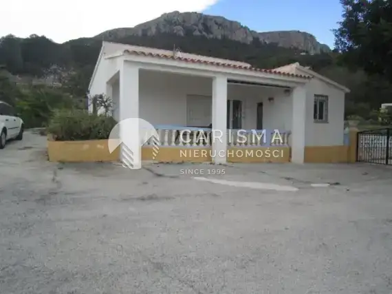 (7) Dom na sprzedaż w Hiszpanii w Calpe z basenem