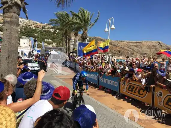 (5) Przed biurem Carisma przejechał słynny wyścig kolarski La Vuelta a España! Galeria zdjęć.