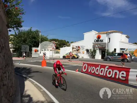 (8) Przed biurem Carisma przejechał słynny wyścig kolarski La Vuelta a España! Galeria zdjęć.