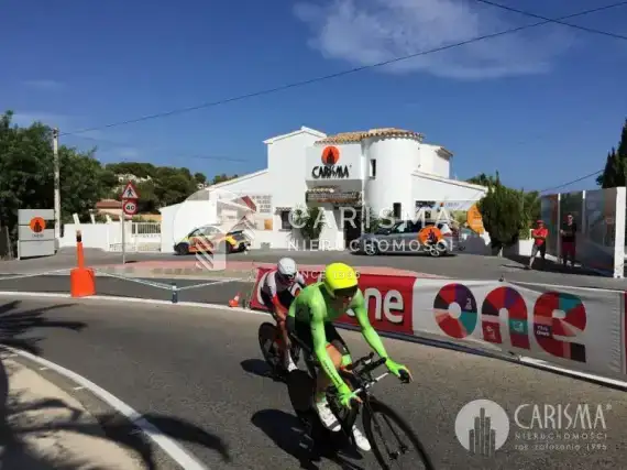 (10) Przed biurem Carisma przejechał słynny wyścig kolarski La Vuelta a España! Galeria zdjęć.