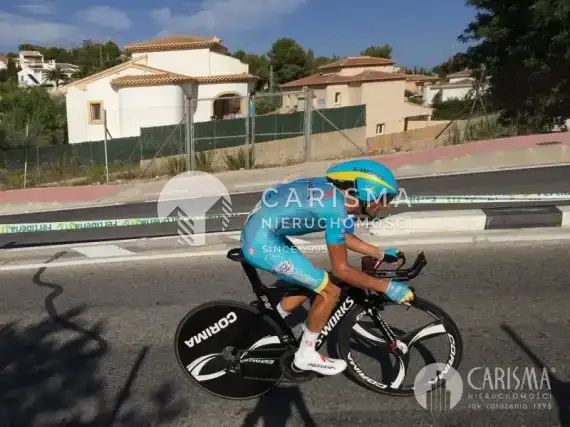 (15) Przed biurem Carisma przejechał słynny wyścig kolarski La Vuelta a España! Galeria zdjęć.