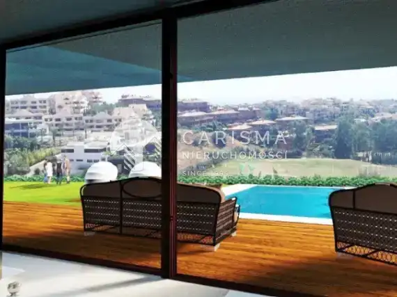 (4) Nowa willa w Hiszpanii w Benahavis przy polu golfowym z prywatnym basenem