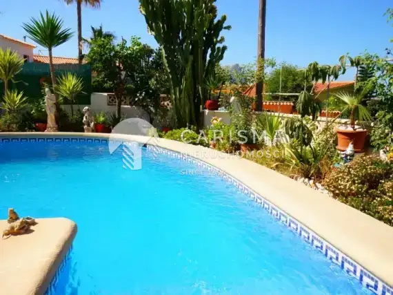 (3) Dom z basenem na sprzedaż w Calpe