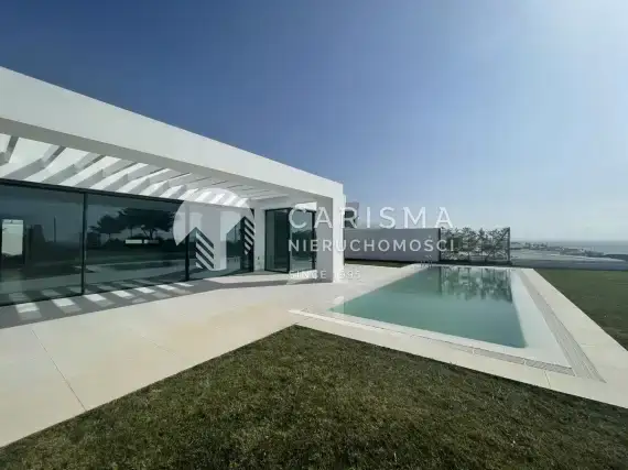 (2) Nowa luksusowa willa z panoramicznym widokiem na morze, Marbella East, Costa del Sol.
