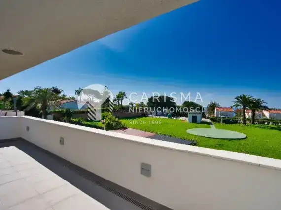 (2) Luksusowa willa 150 metrów od plaży, Marbella East, Costa del Sol.
