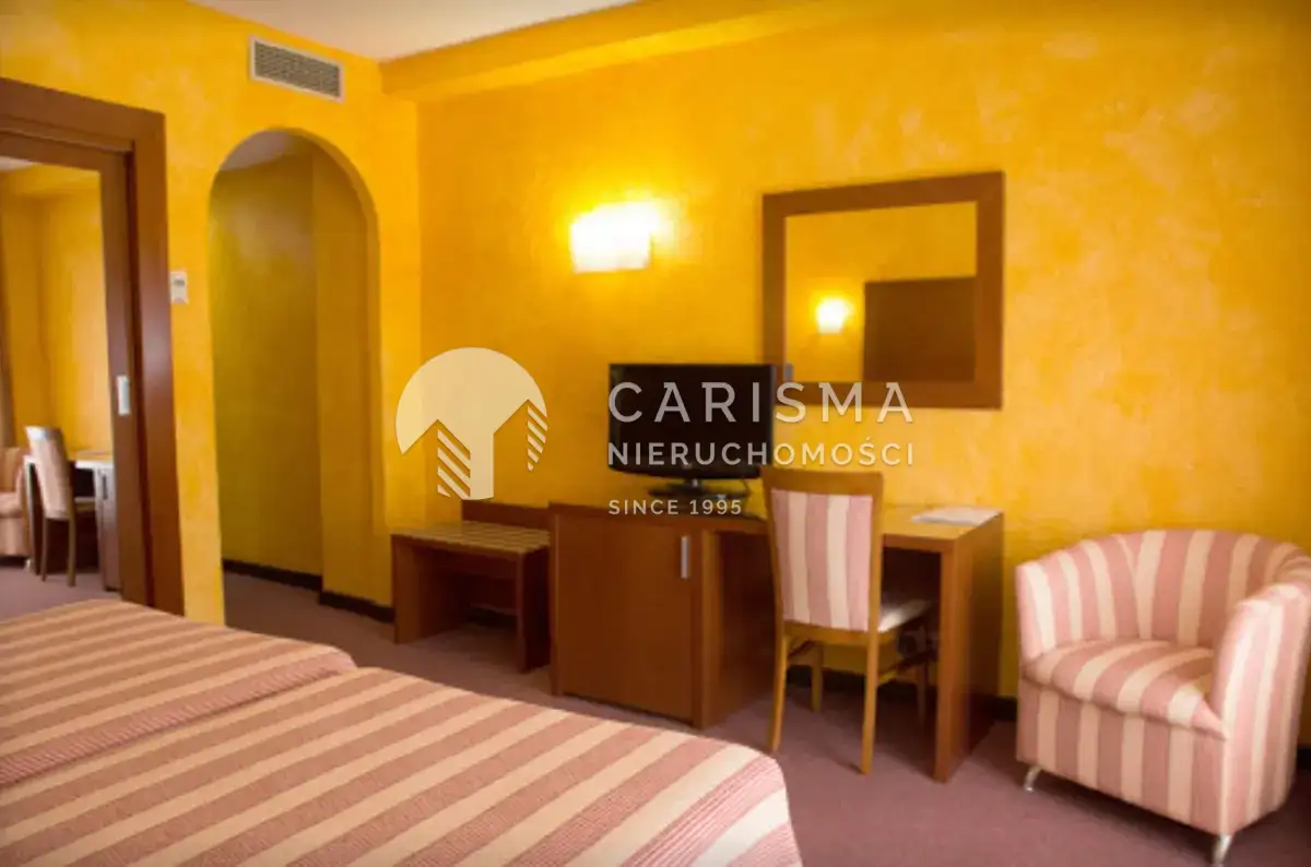 (23) Czterogwiazdkowy hotel w Torremolinos