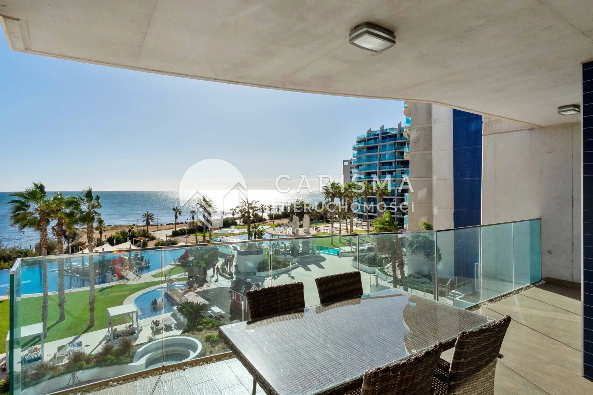 (3) Luksusowy apartament z widokiem na morze w pierwszej linii brzegowej