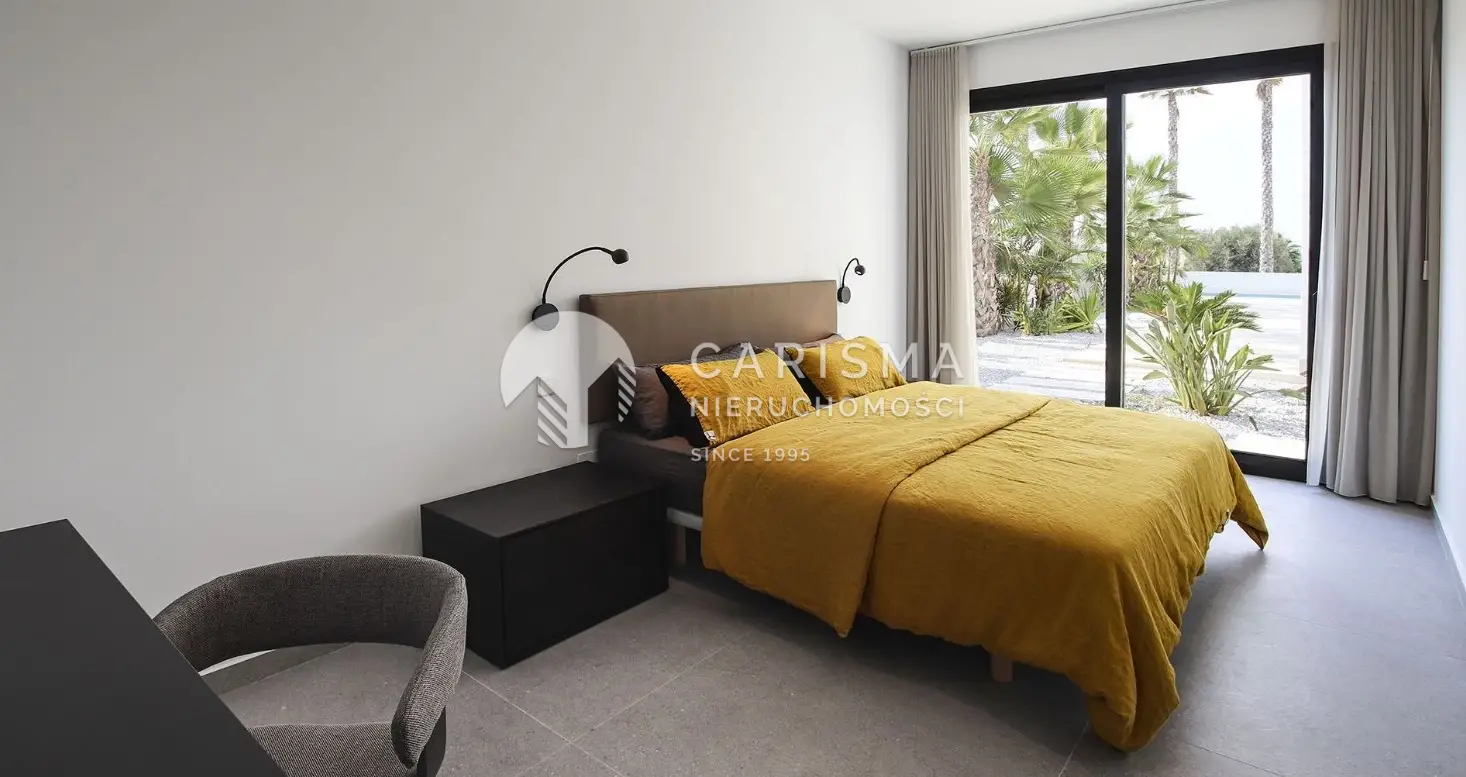 (14) Luksusowa i nowoczesna willa z 5-ma sypialniami, La Marina, Costa Blanca