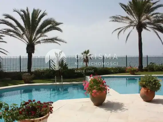 (6) Rezydencja rodziny królewskiej w pierwszej linii brzegowej w Oasis de Marbella, Marbella Golden Mile