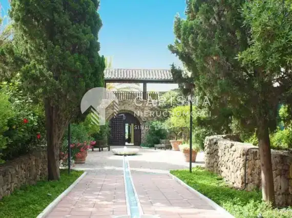 (8) Rezydencja rodziny królewskiej w pierwszej linii brzegowej w Oasis de Marbella, Marbella Golden Mile
