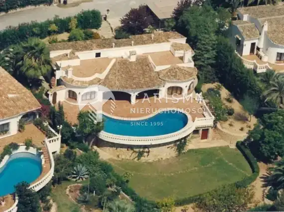 (2) Willa w Moraira na dużej działce z widokiem na morze