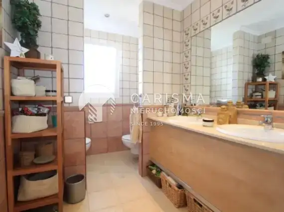 (8) Willa wybudowana w Moraira z pięknym widokiem na morze