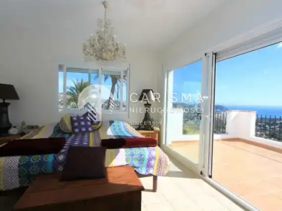 (9) Willa wybudowana w Moraira z pięknym widokiem na morze