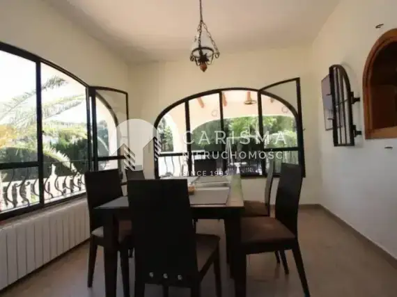 (9) Willa w Moraira