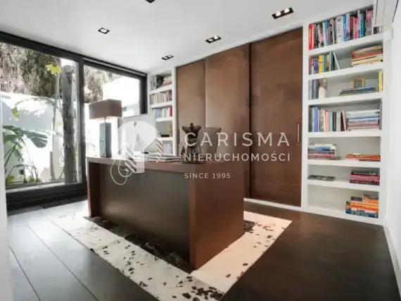 (13) Dom nad morzem w Marbella East.
