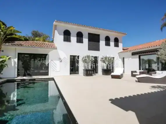 (5) Dom nad morzem w Marbella East.