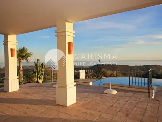 (21) Wspaniała willa w Hiszpanii w Benahavis z panoramicznym widokiem na morze