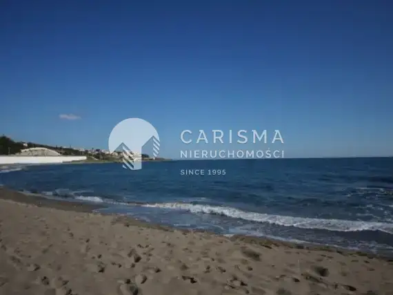 (25) Dom w Hiszpanii w Mijas Costa przy plaży z widokiem na morze