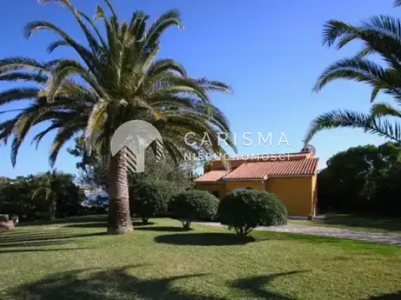 (30) Dom w Hiszpanii w Mijas Costa przy plaży z widokiem na morze