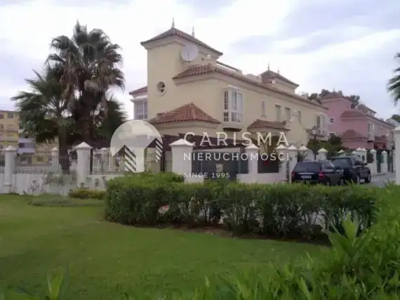 Willa w Hiszpanii w Puerto Banus z widokiem na morze i góry 1