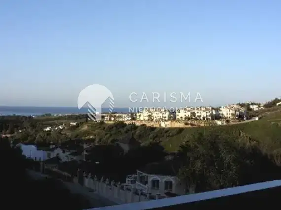 (3) Nowa, piękna willa w Hiszpanii w Benahavis z panoramicznym widokiem na morze i pole golfowe