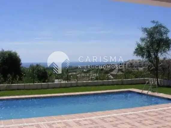 (5) Nowa, piękna willa w Hiszpanii w Benahavis z panoramicznym widokiem na morze i pole golfowe