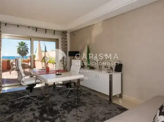 (12) Luksusowy apartament w pierwszej linii brzegowej, La Morera/ Marbella