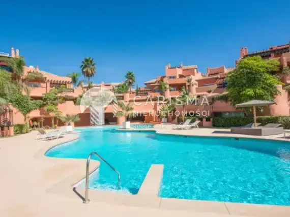 (18) Luksusowy apartament w pierwszej linii brzegowej, La Morera/ Marbella