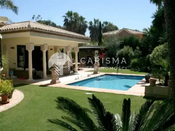 Dom w Hiszpanii w Estepona z prywatnym basenem 1