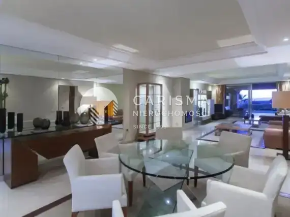 (5) Luksusowy apartament w pierwszej linii brzegowej w Los Monteneros/Marbella