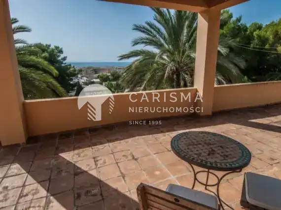 (30) Oryginalna willa w Moraira z widokiem na morze.