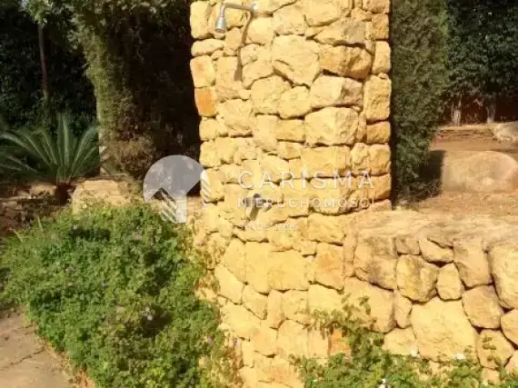 (41) Oryginalna willa w Moraira z widokiem na morze.
