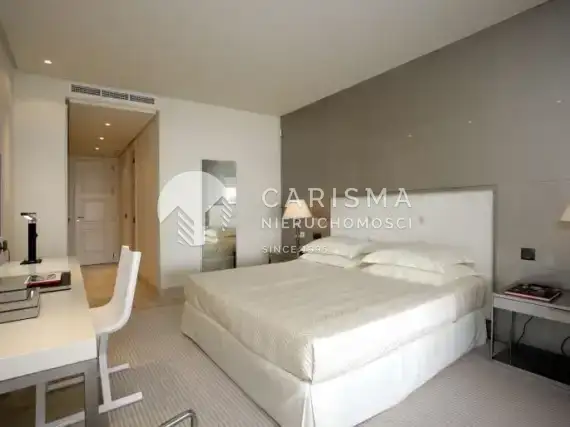 (6) Luksusowy apartament w pierwszej linii brzegowej w Esteponie
