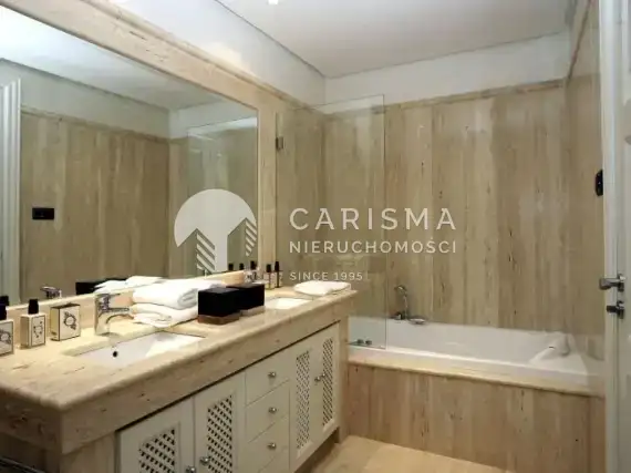 (7) Luksusowy apartament w pierwszej linii brzegowej w Esteponie