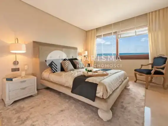 (10) Luksusowy apartament w pierwszej linii brzegowej w Esteponie