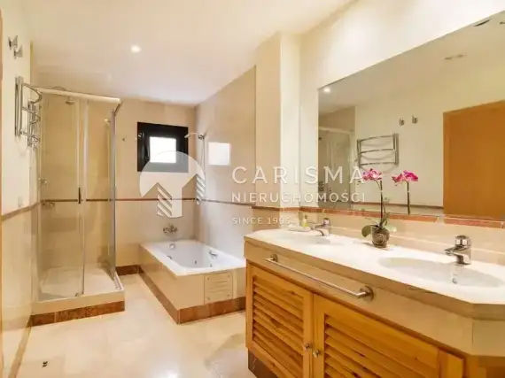 (5) Apartament na sprzedaż w Hiszpanii w Puerto Banus