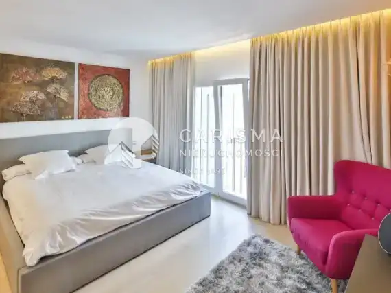 (22) Apartament w pierwszej linii brzegowej w Puerto Banus