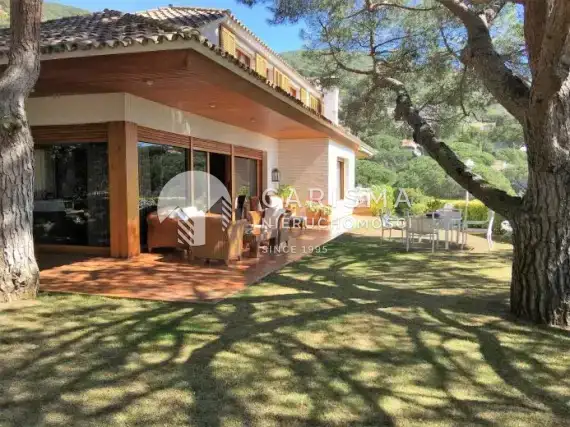 (5) Willa, Cabrils, Costa Brava, 900 m<sup>2</sup>