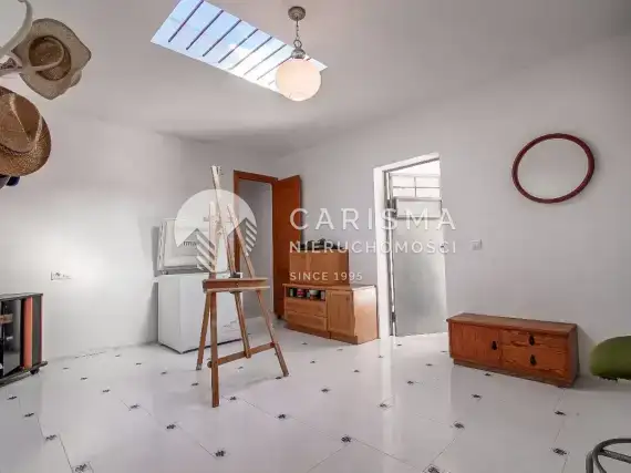 (18) Dobrze utrzymana finka z widokiem na morze w Teulada