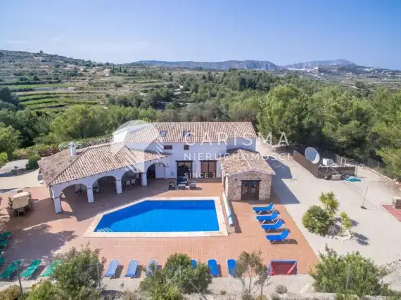 (9) Finka na dużej działce w Moraira.