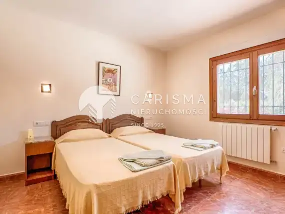 (23) Finka na dużej działce w Moraira.