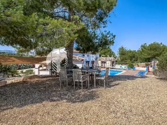 (39) Finka na dużej działce w Moraira.
