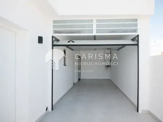 (12) Nowa, nowoczesna, gotowa, urządzona i umeblowana willa, tylko 750 m od morza na Costa Calida