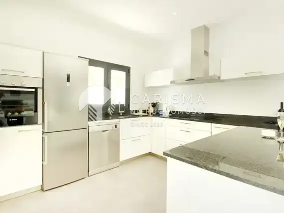 (8) Nowoczesna i parterowa willa w Moraira
