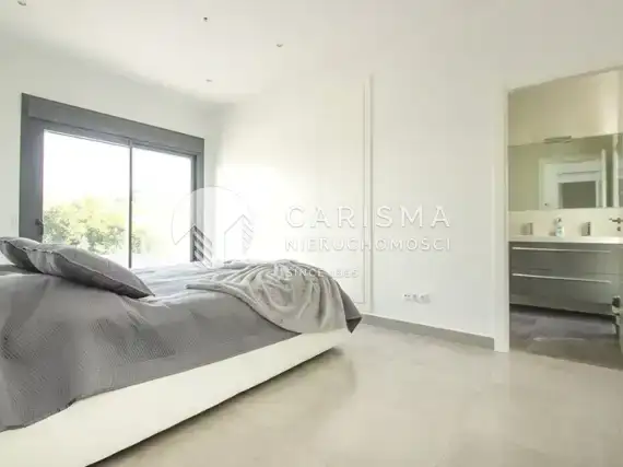 (19) Nowoczesna i parterowa willa w Moraira