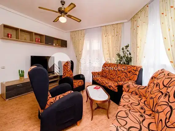 (9) Apartament z 4-ma sypialniami w dobrej lokalizacji, w Torrevieja