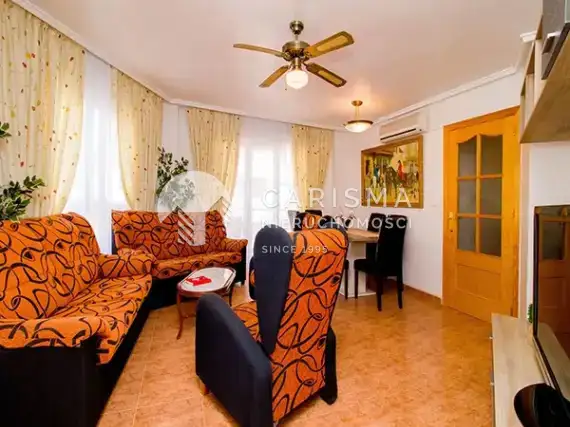 (10) Apartament z 4-ma sypialniami w dobrej lokalizacji, w Torrevieja