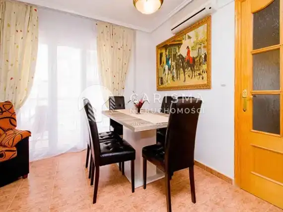 (11) Apartament z 4-ma sypialniami w dobrej lokalizacji, w Torrevieja