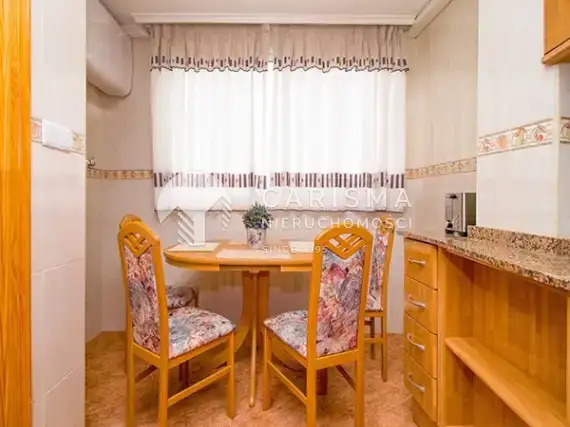 (12) Apartament z 4-ma sypialniami w dobrej lokalizacji, w Torrevieja
